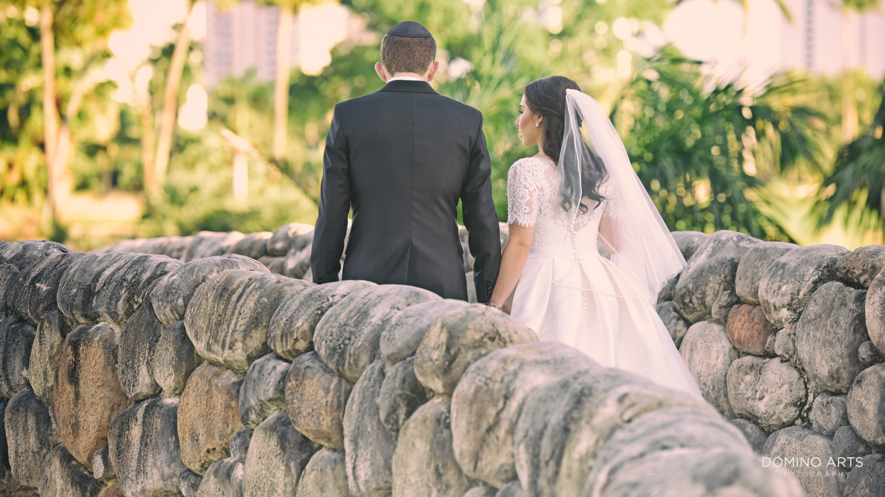Classic bride and groom natural pictures at Turnberry Isles Miami Wedding