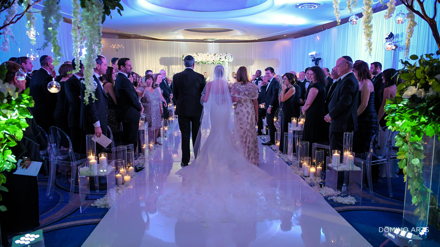 Bride procession at jewish wedding pictures at fontainebleau miami