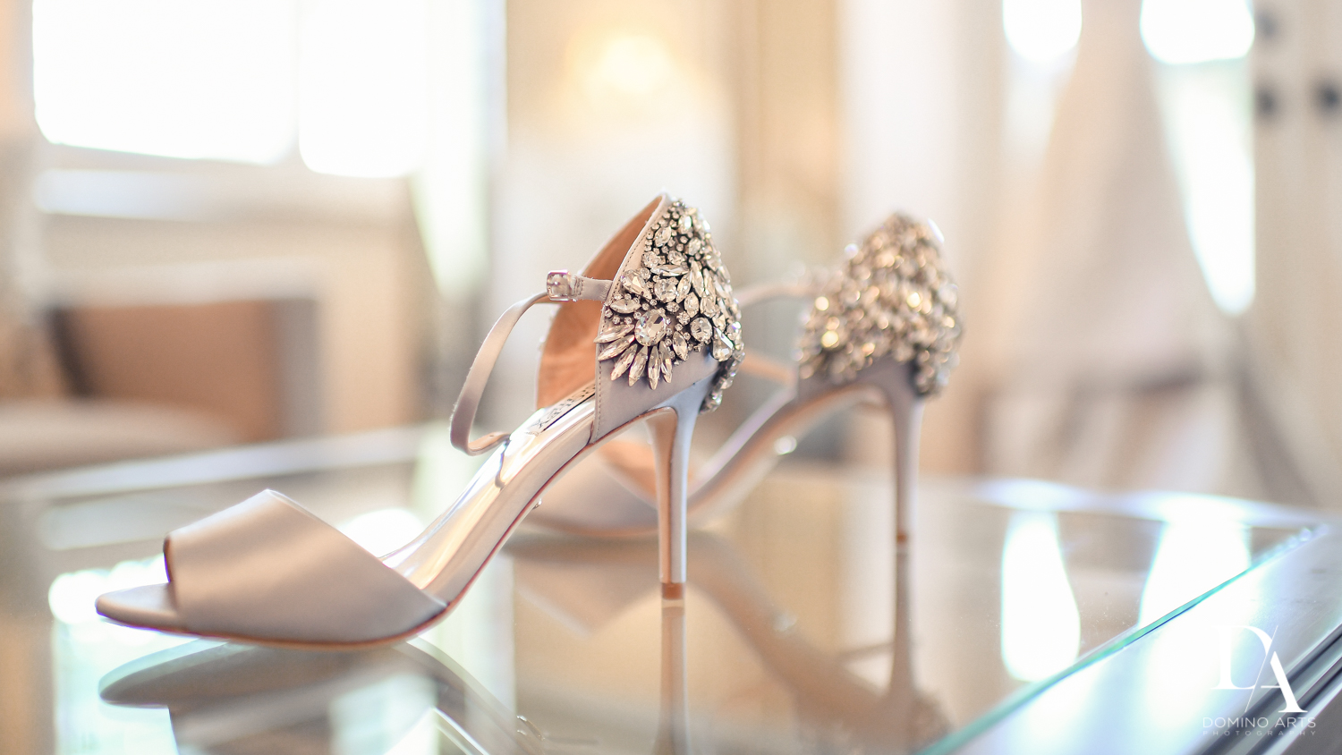 Wedding shoes of the bride 